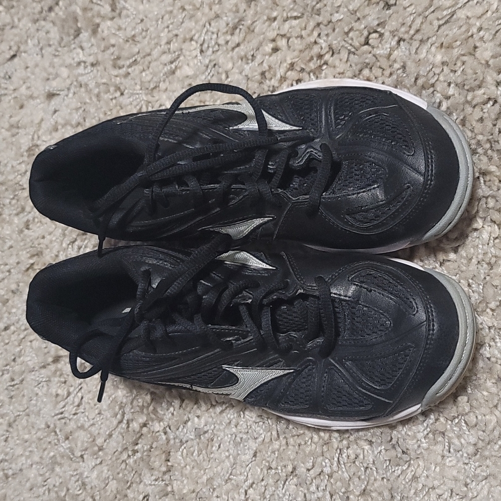 Mizuno volleyball shoes